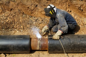 Welder working pipeline
